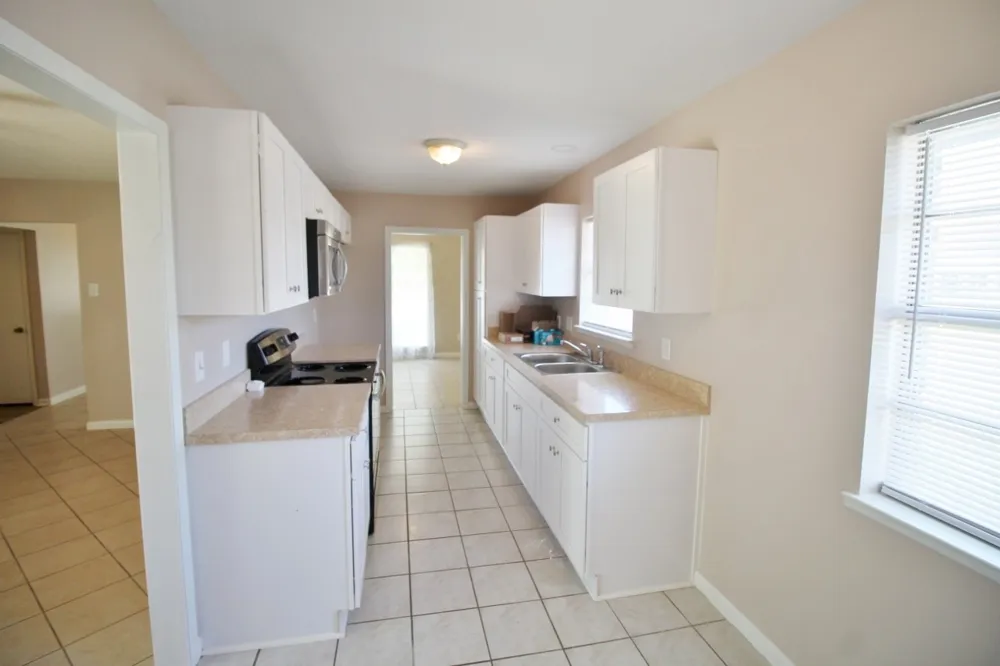 821 Rea Avenue Lancaster, TX 75146