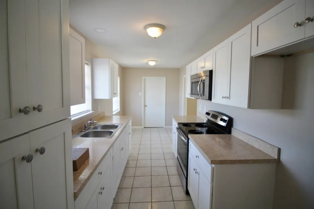 821 Rea Avenue Lancaster, TX 75146