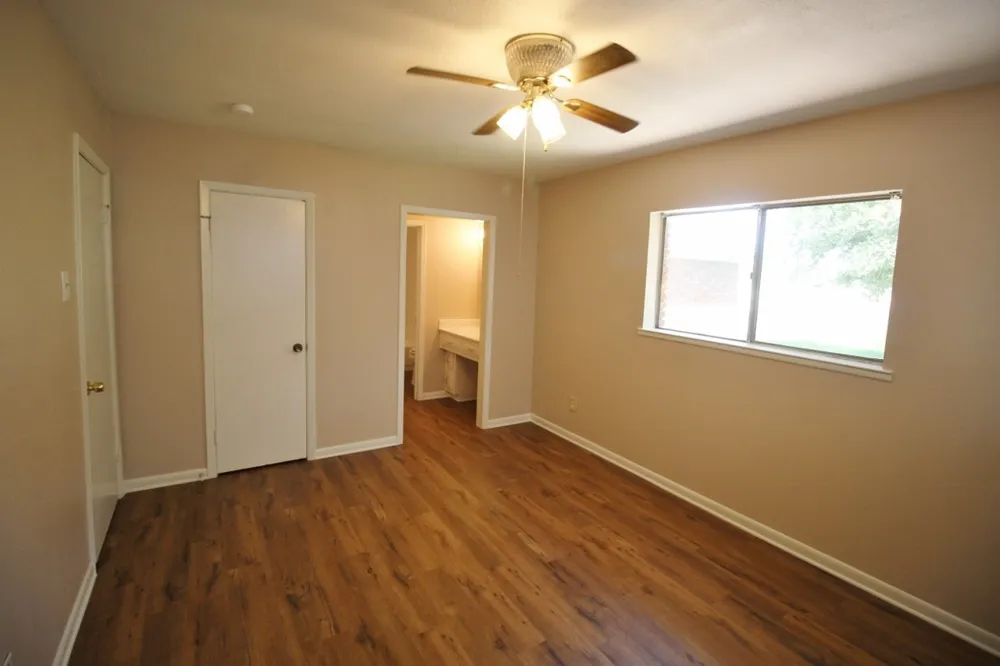 821 Rea Avenue Lancaster, TX 75146