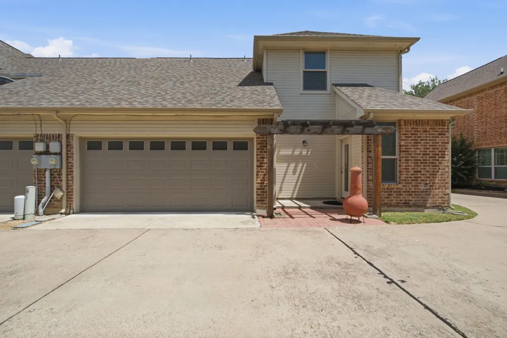5221 Park Drive River Oaks, TX 76114