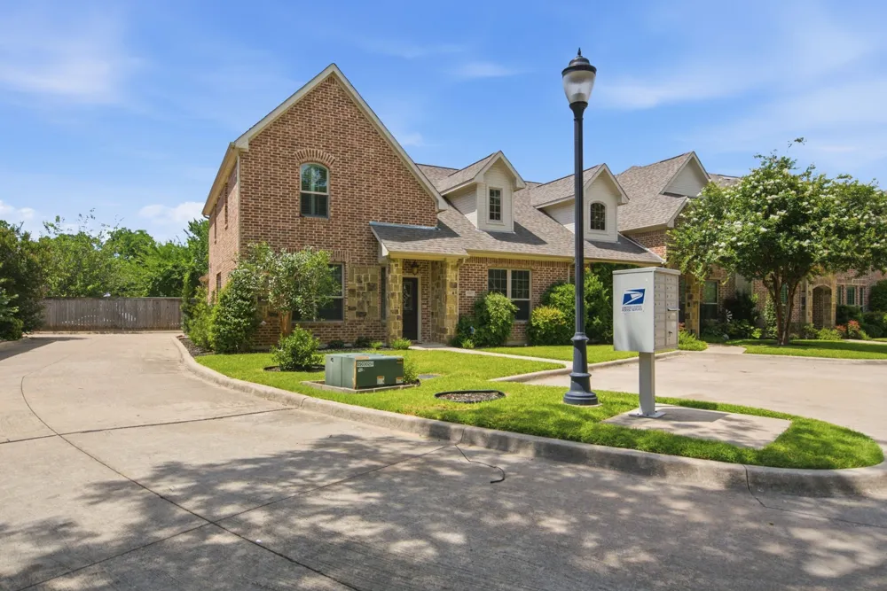 5221 Park Drive River Oaks, TX 76114