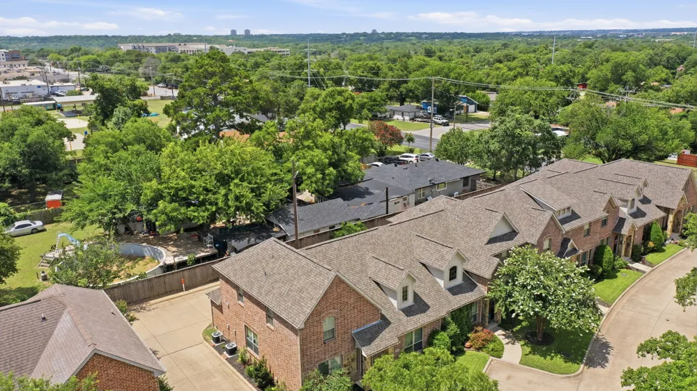 5221 Park Drive River Oaks, TX 76114