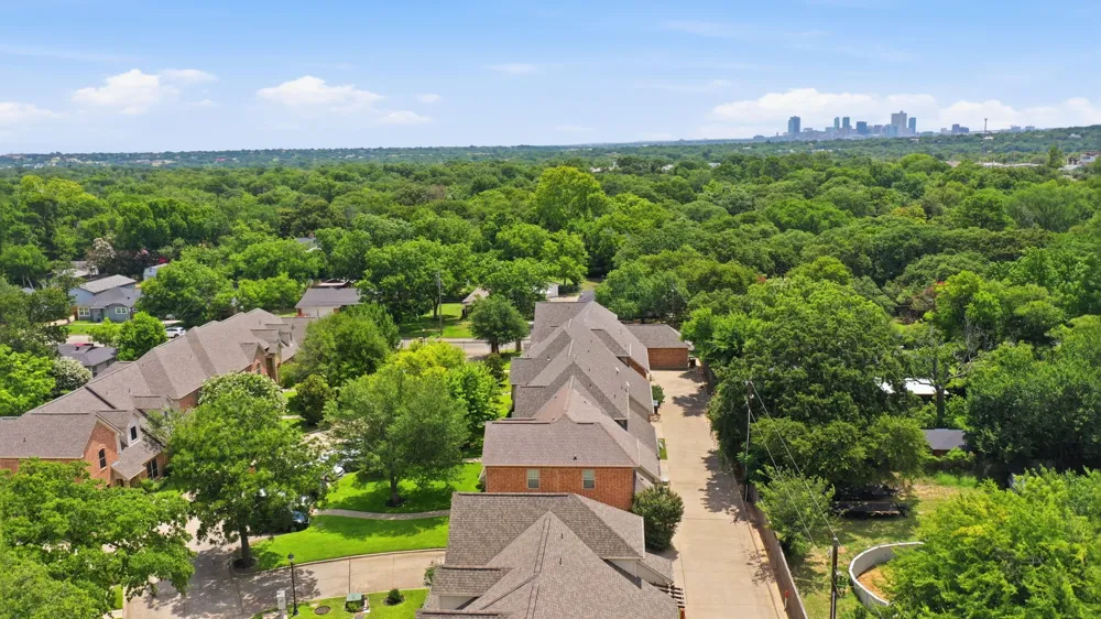 5221 Park Drive River Oaks, TX 76114