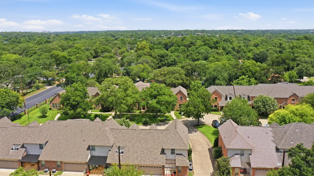 5221 Park Drive River Oaks, TX 76114