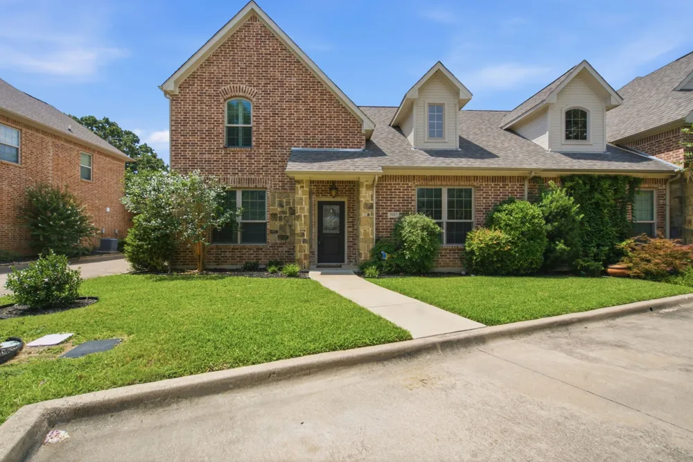 5221 Park Drive River Oaks, TX 76114