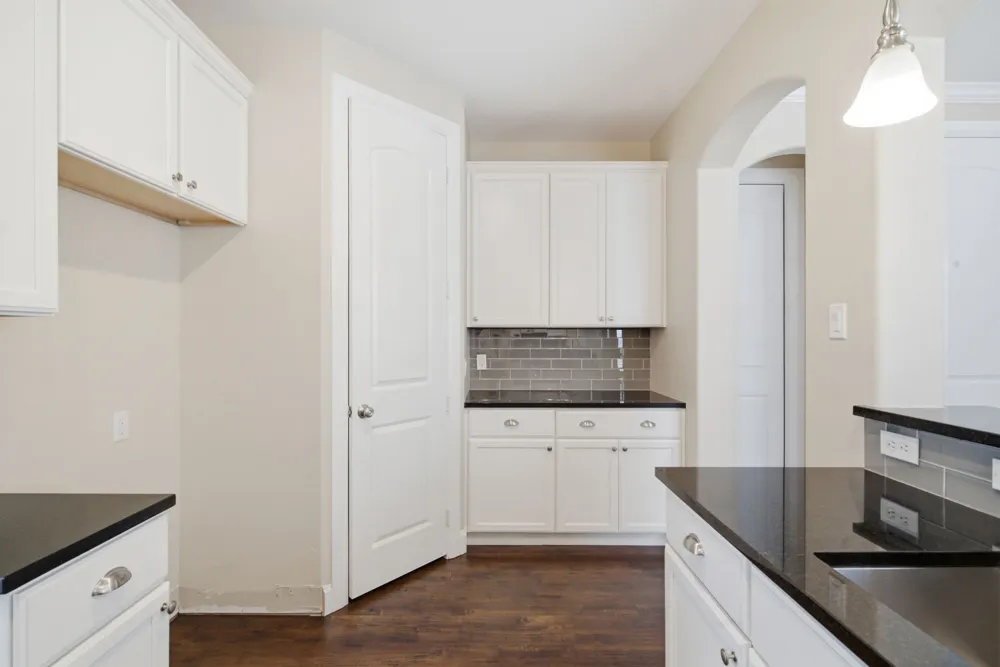 5221 Park Drive River Oaks, TX 76114