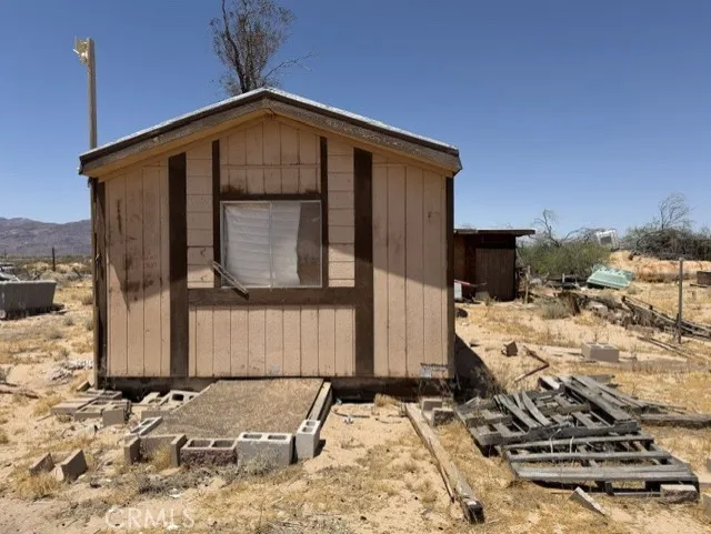 48423 Thoreau Road Newberry Springs, CA 92365
