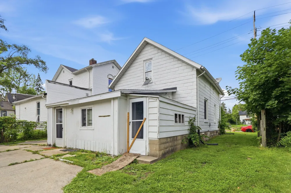 612 Baker Street Lansing, MI 48910
