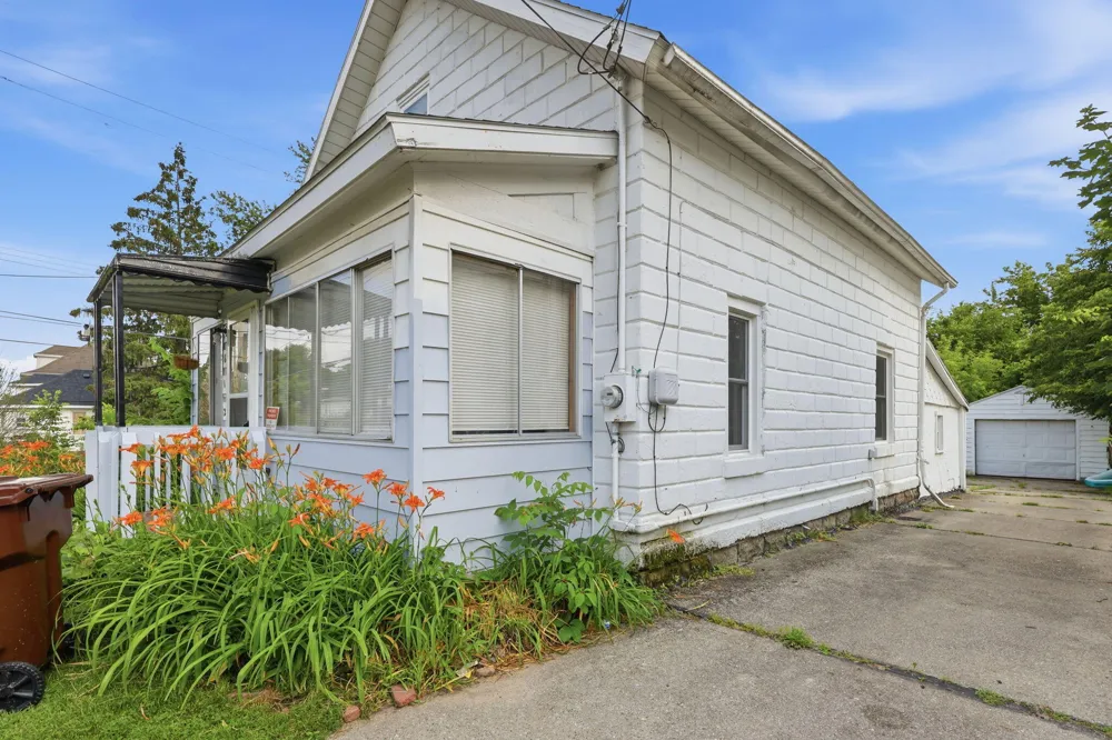 612 Baker Street Lansing, MI 48910