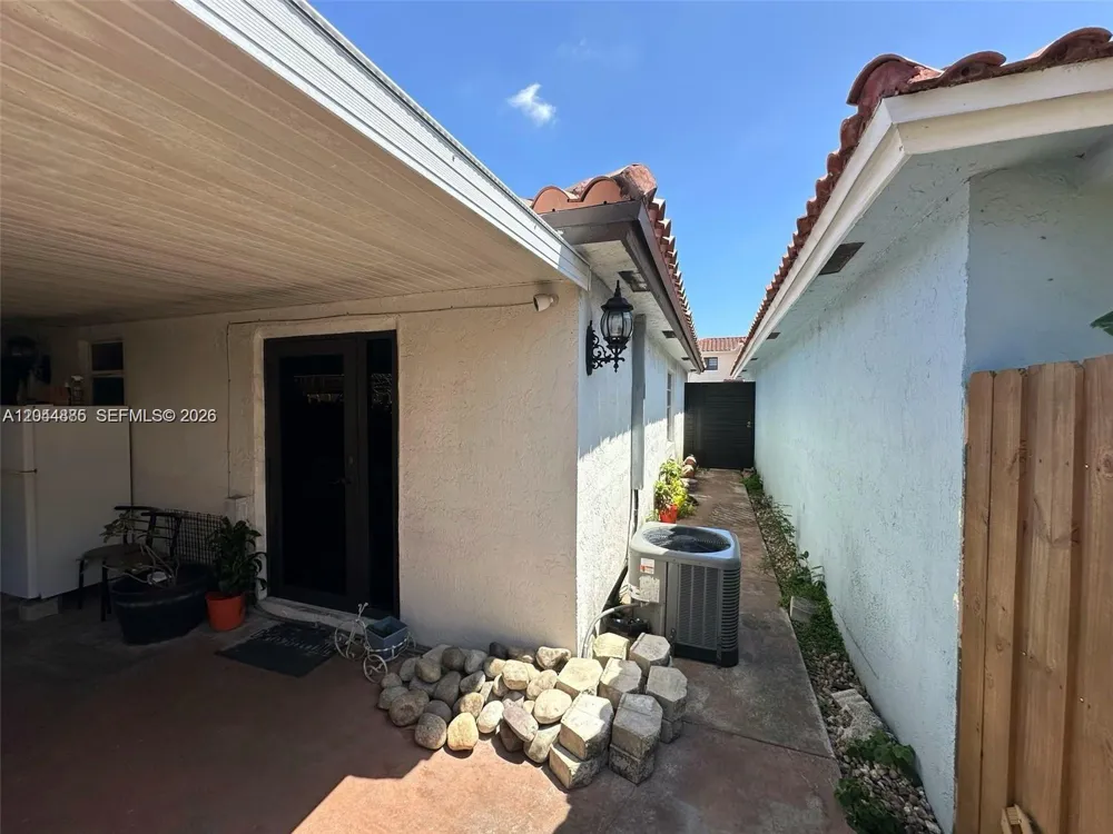 11537 SW 6th St Sweetwater, FL 33174