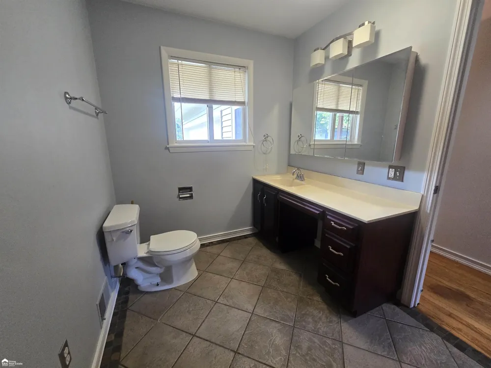 819 W Summit Street Vernon Township, MI 48429