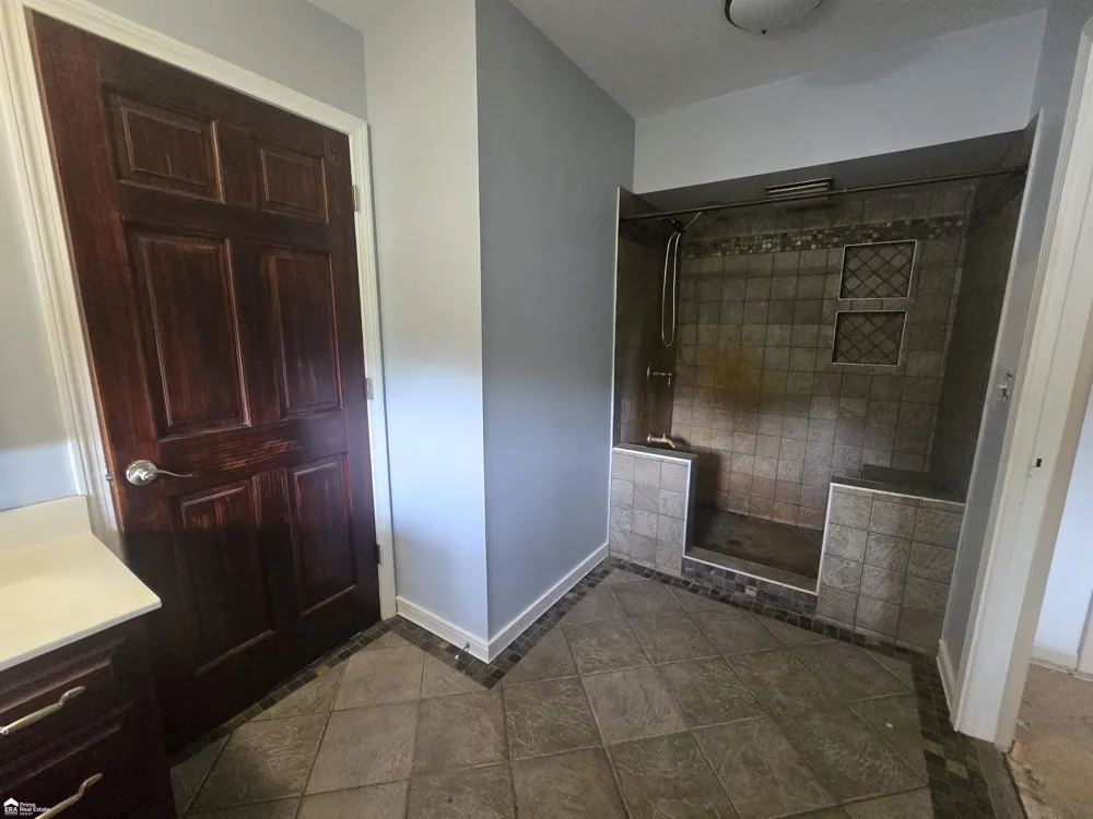 819 W Summit Street Vernon Township, MI 48429