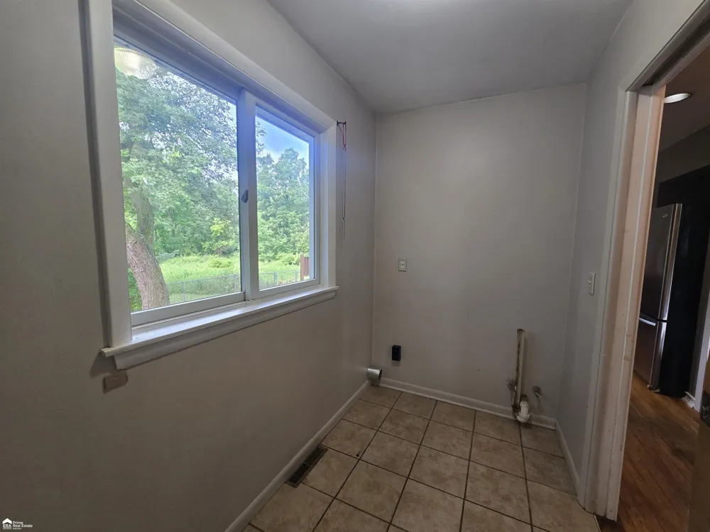 819 W Summit Street Vernon Township, MI 48429