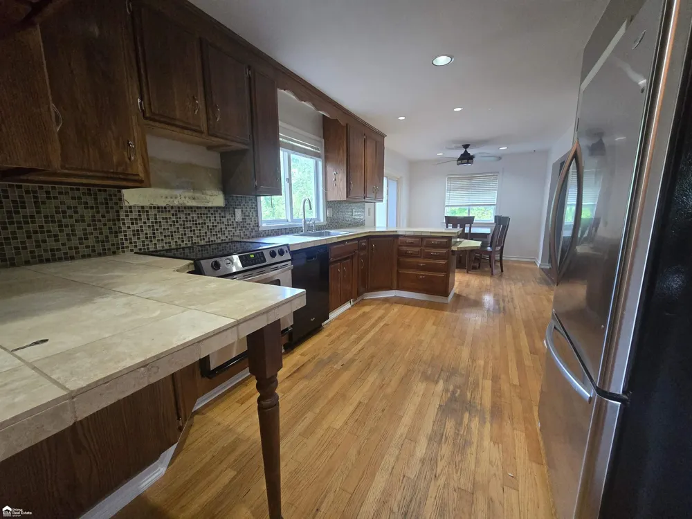 819 W Summit Street Vernon Township, MI 48429