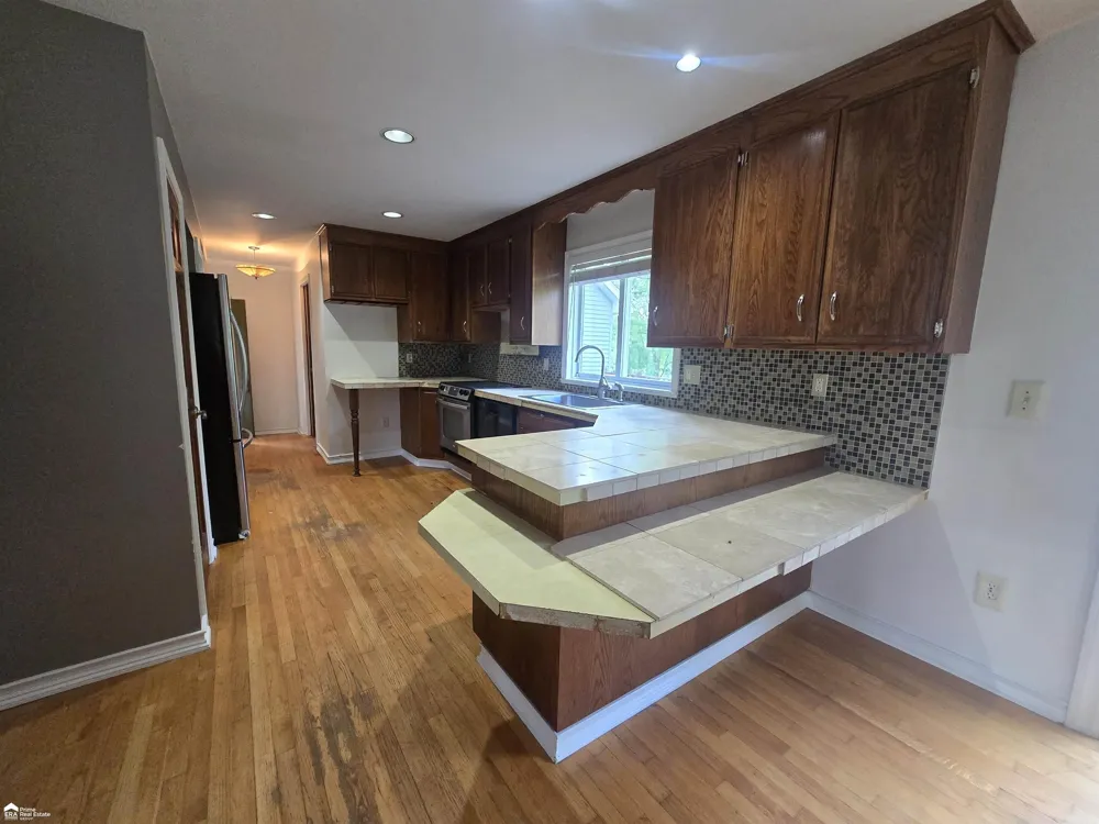 819 W Summit Street Vernon Township, MI 48429