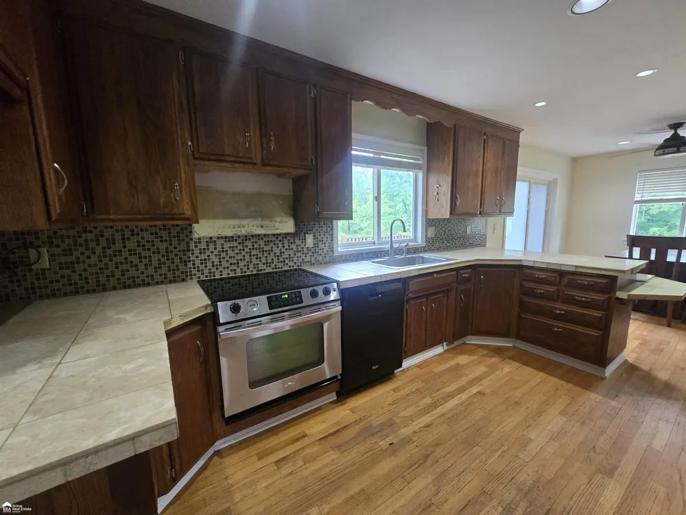 819 W Summit Street Vernon Township, MI 48429