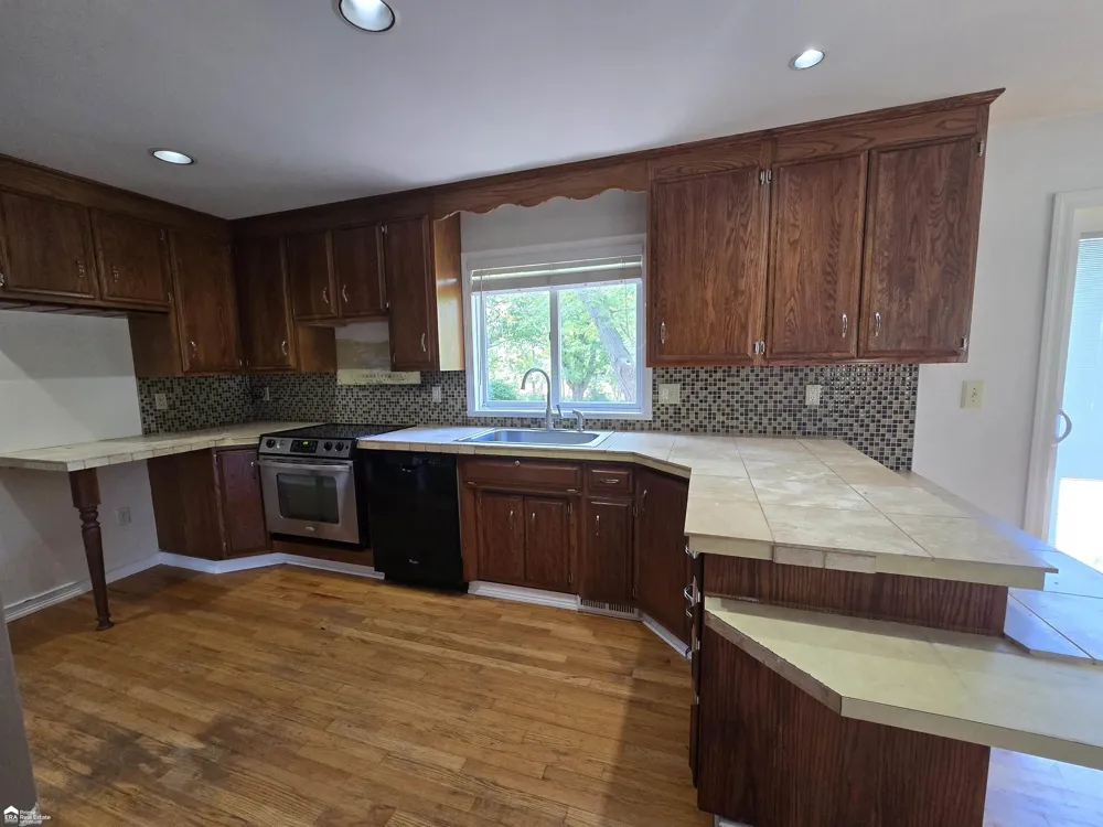819 W Summit Street Vernon Township, MI 48429