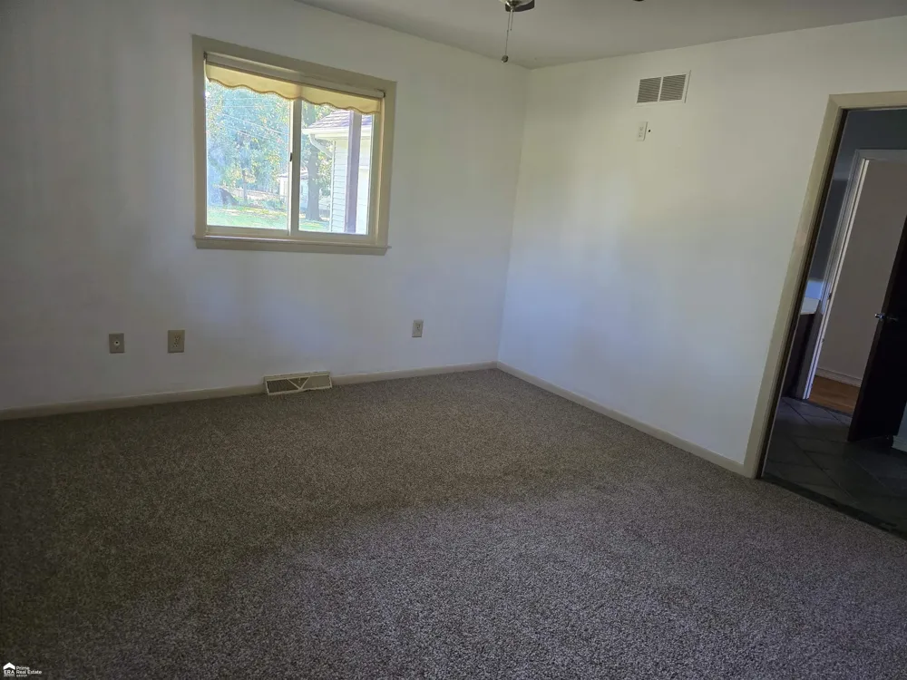 819 W Summit Street Vernon Township, MI 48429