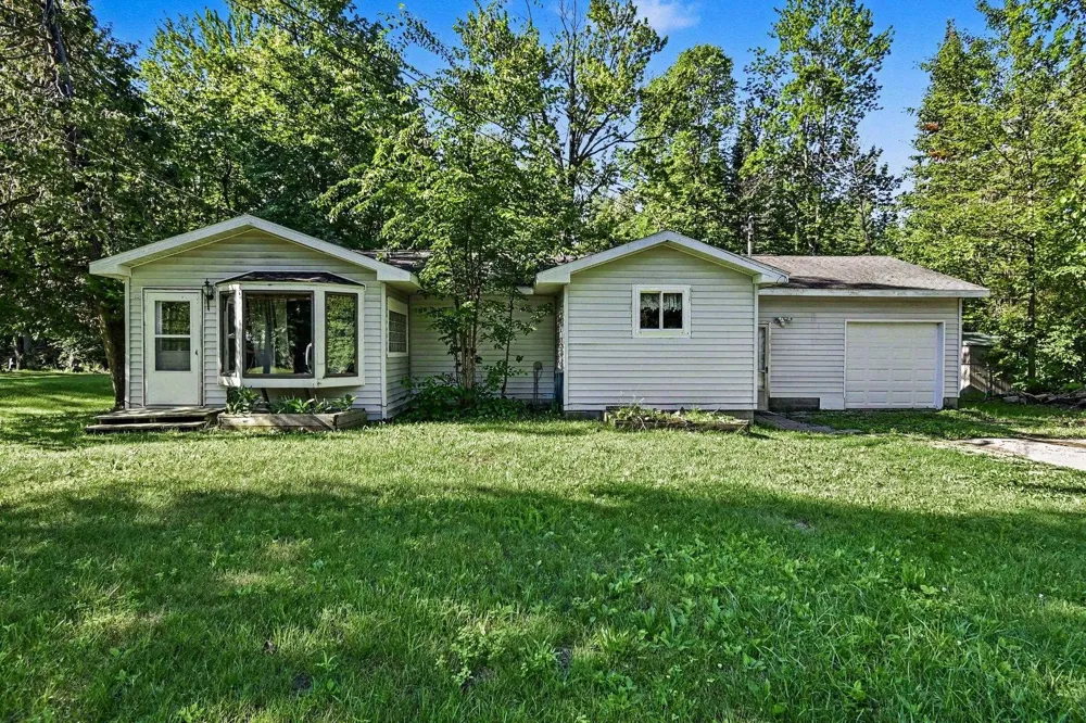7579 Hillsdale Drive Plainfield Township, MI 48739