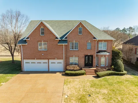 114 Courtside Ln