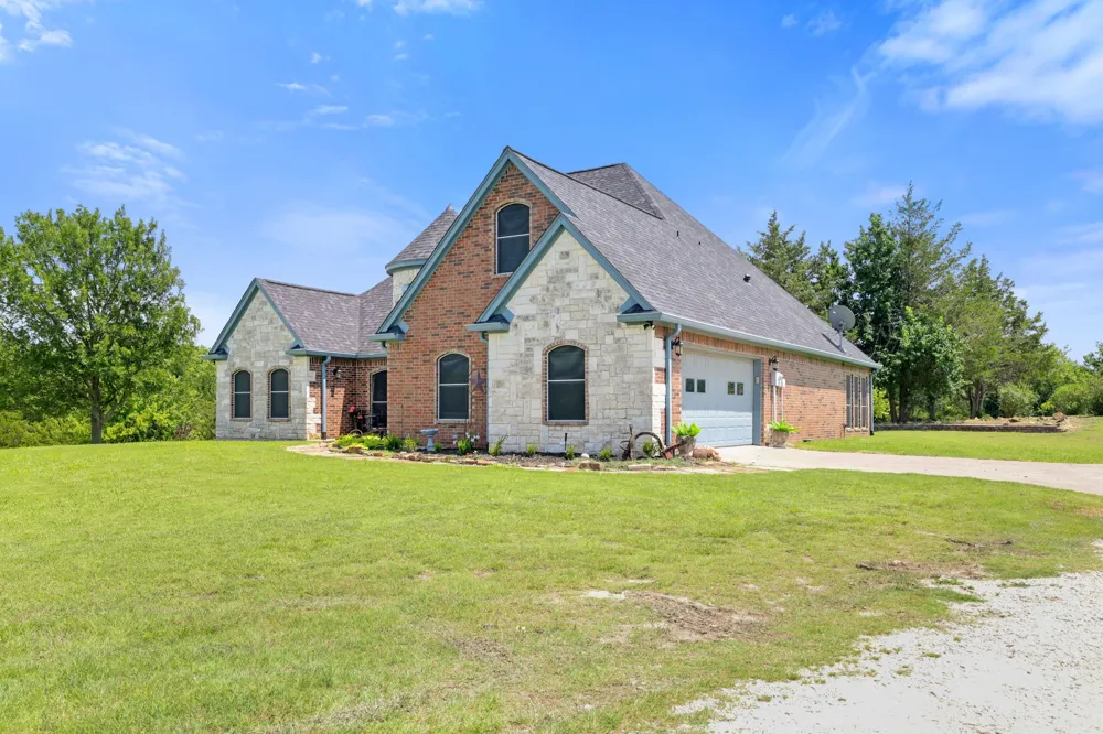303 Celtic Road Howe, TX 75459