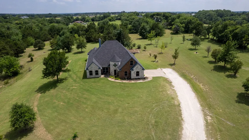 303 Celtic Road Howe, TX 75459