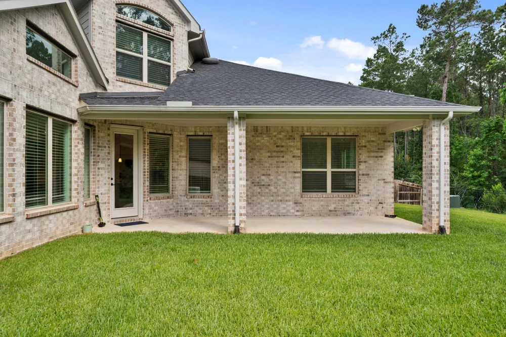 1021 Lakemont Bend Lane Pinehurst, TX 77362