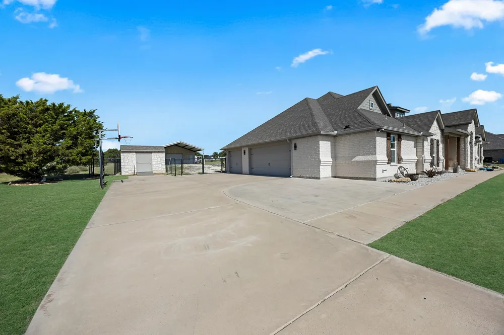 120 Lone Star Way Godley, TX 76044