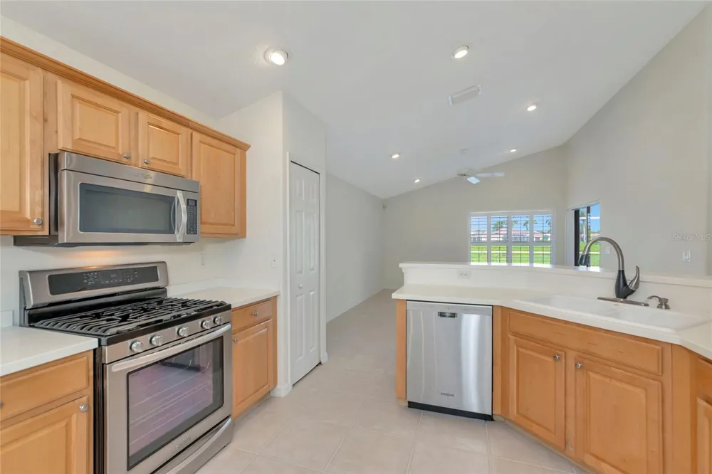 5133 FLAGSTONE DRIVE Sarasota, FL 34238