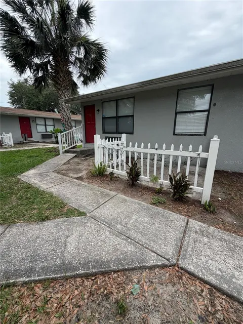 1400 STRAWBERRY PLACE #33