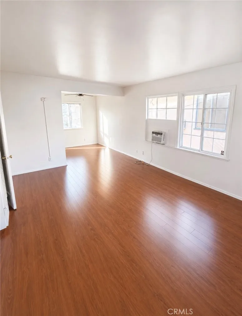 12823 Burbank Valley Village, CA 91607