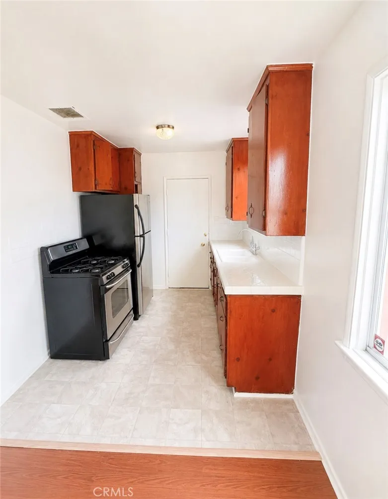 12823 Burbank Valley Village, CA 91607