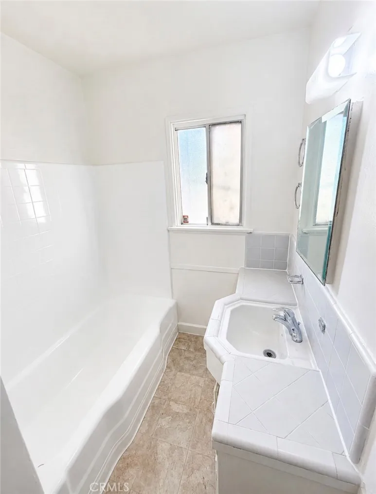 12823 Burbank Valley Village, CA 91607