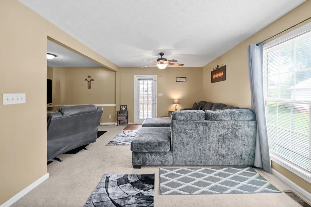 119 Carriage Way Hopkinsville, KY 42240