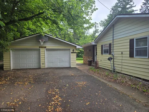 314 Bering Street W