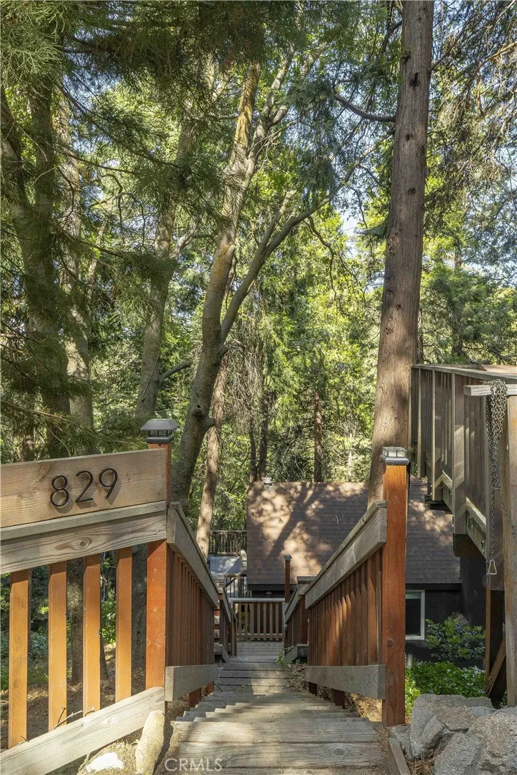 829 Sierra Vista Drive Twin Peaks, CA 92391