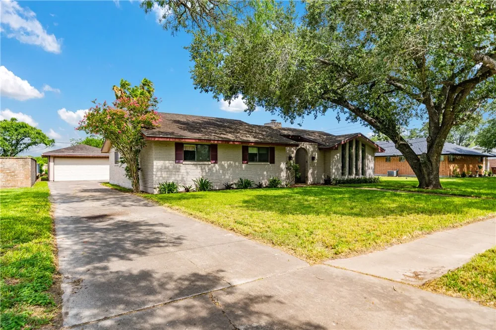 227 Seale Avenue Kingsville, TX 78363