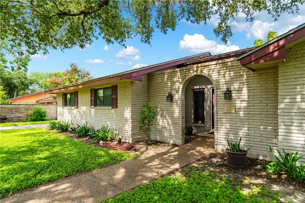 227 Seale Avenue Kingsville, TX 78363