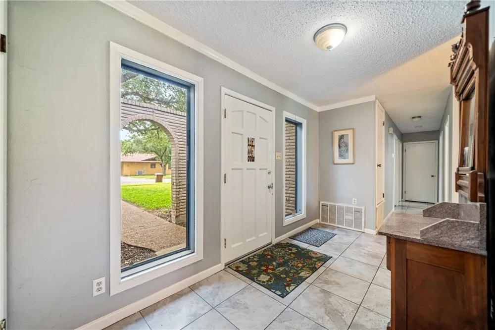 227 Seale Avenue Kingsville, TX 78363