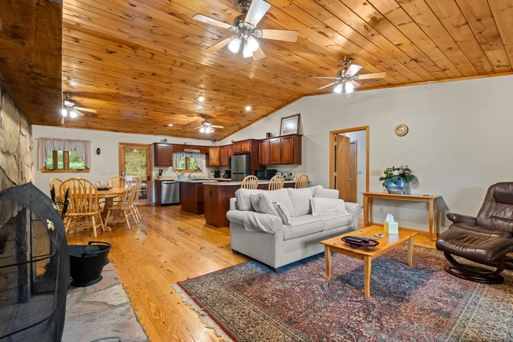 Robbins Rd Franklin, NC 28734