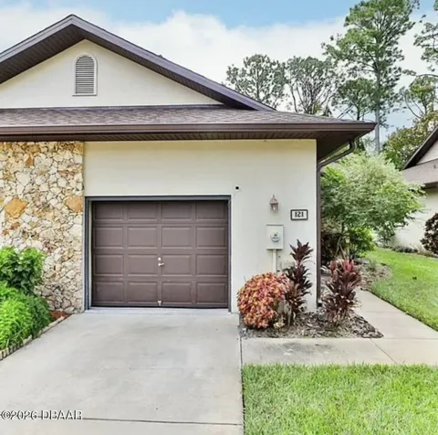 121 Dovecote Lane