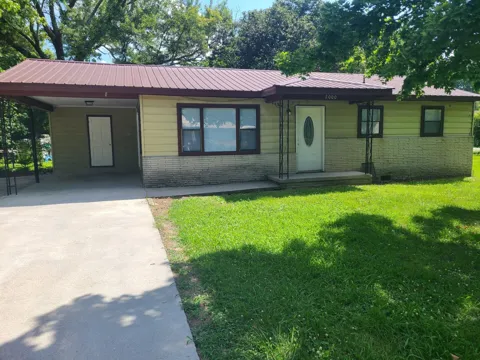 2000 Young Road SE