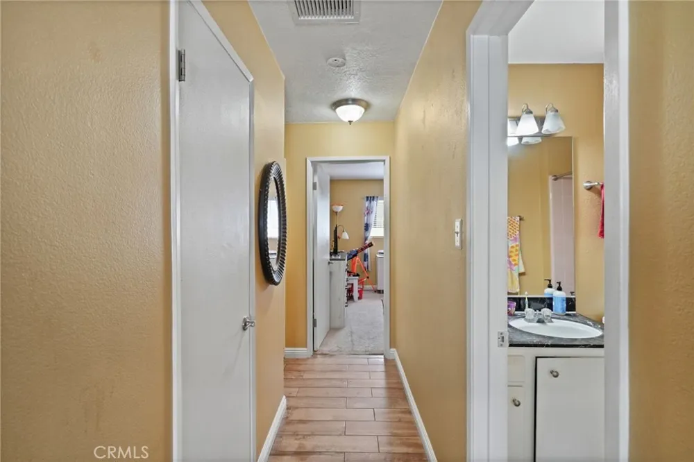 18601 Collins #D30 Tarzana, CA 91356