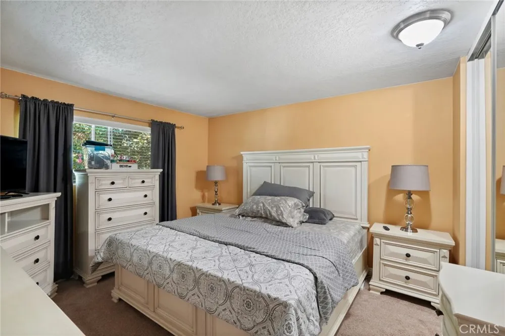 18601 Collins #D30 Tarzana, CA 91356