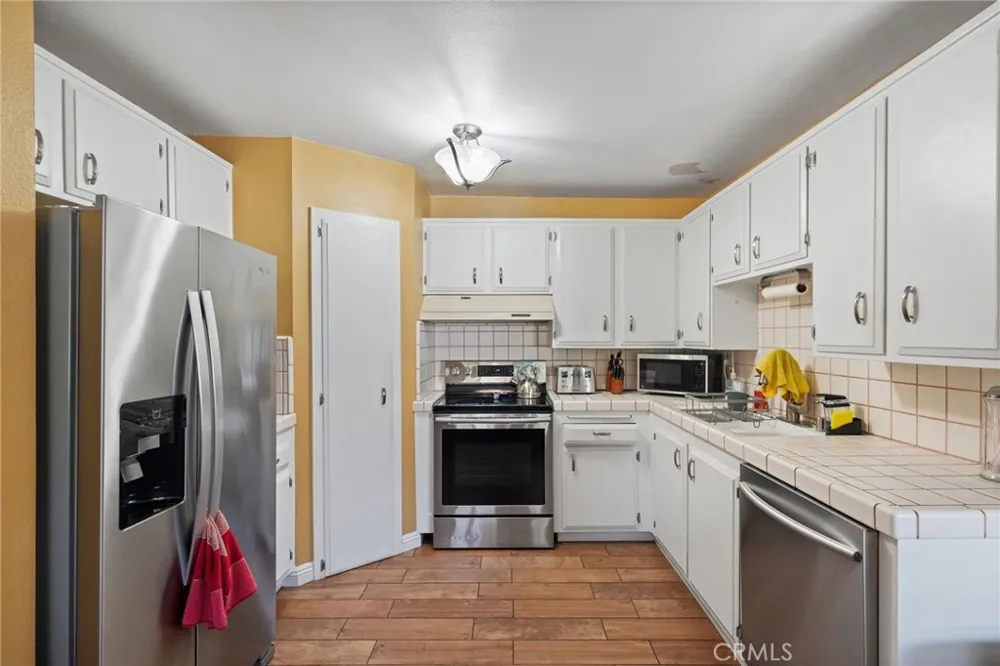 18601 Collins #D30 Tarzana, CA 91356