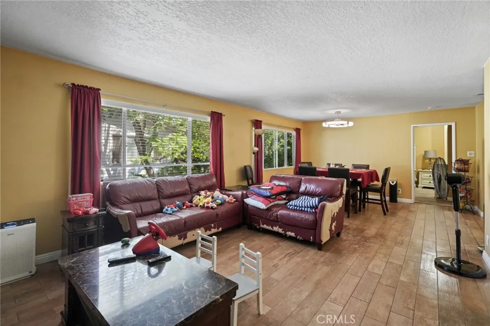 18601 Collins #D30 Tarzana, CA 91356