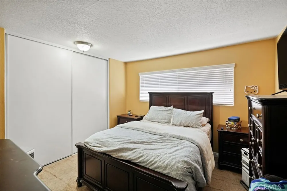 18601 Collins #D30 Tarzana, CA 91356