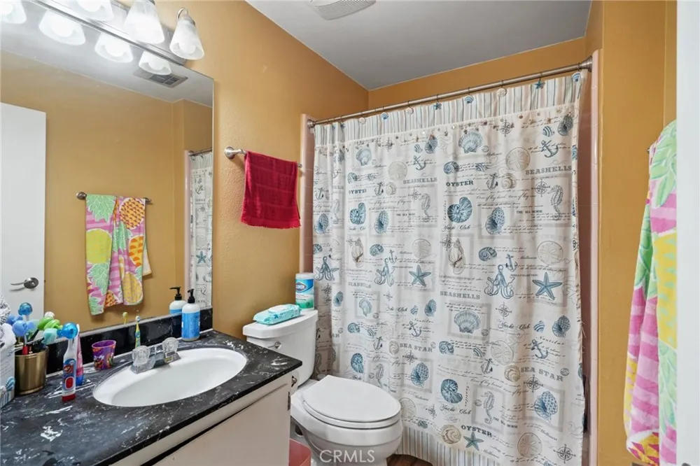18601 Collins #D30 Tarzana, CA 91356