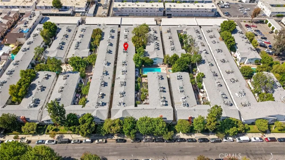 18601 Collins #D30 Tarzana, CA 91356