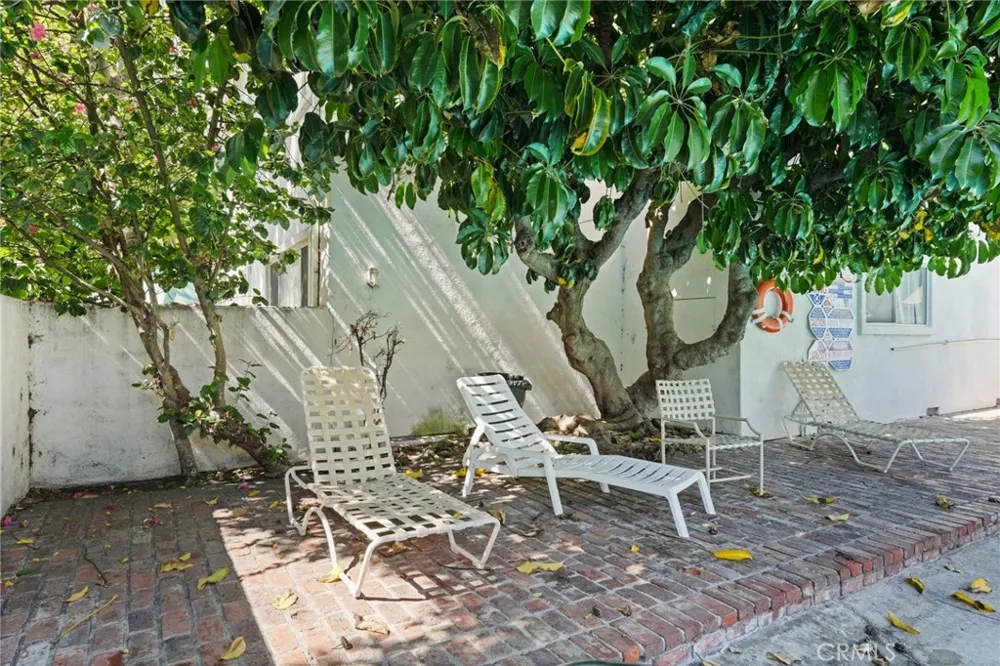 18601 Collins #D30 Tarzana, CA 91356